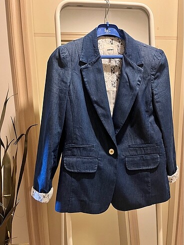 38 Beden mavi Renk Astarlı, dantel detaylı, mavi blazer ceket