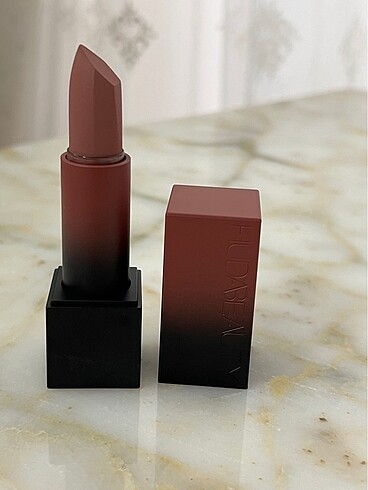  Beden pembe Renk Huda beauty interview mat ruj