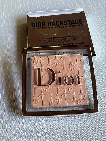 Dior Backstage Face and body powder n2