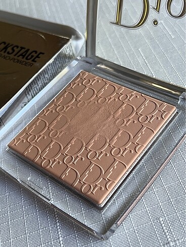  Beden Dior Backstage Face and body powder n2