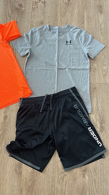 11-12 Yaş Beden gri Renk Underarmour tişört 11 yas