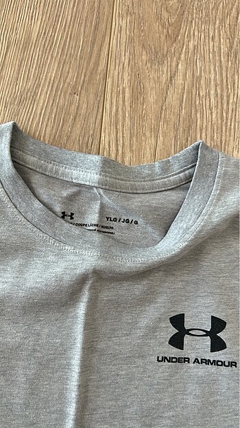 11-12 Yaş Beden Underarmour tişört 11 yas