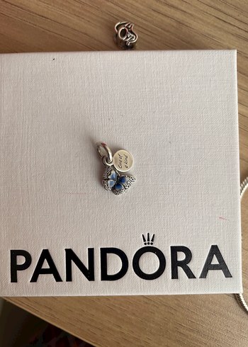 Kelebek sallantılı Charm pandora