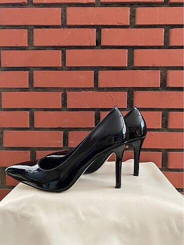 Boyner Fabrika Siyah Rugan Stiletto