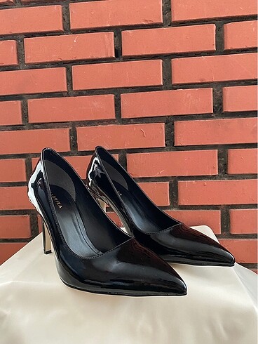 37 Beden Fabrika Siyah Rugan Stiletto