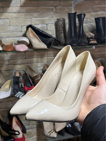 Bej Rugan Kadın Stiletto