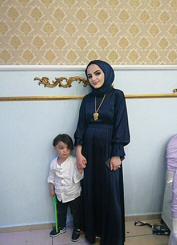 Abiye elbise belinde kemeri var 