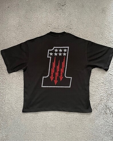 1 Rhinestone Oversize Tshirt