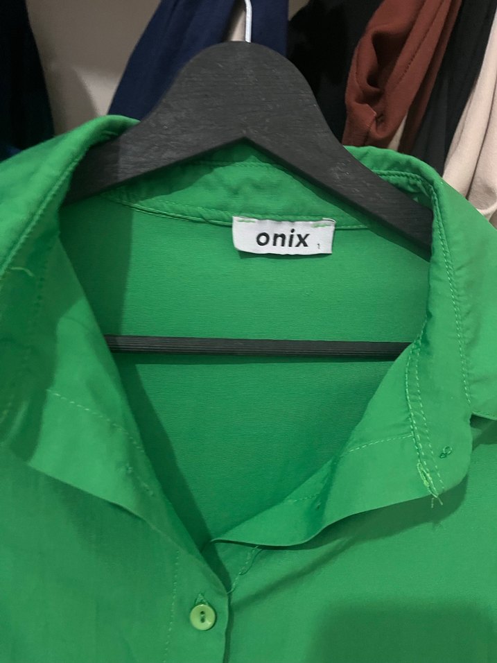 Yeşil Düğmeli Uzun Kollu Kadın Gömlek - Görsel 2