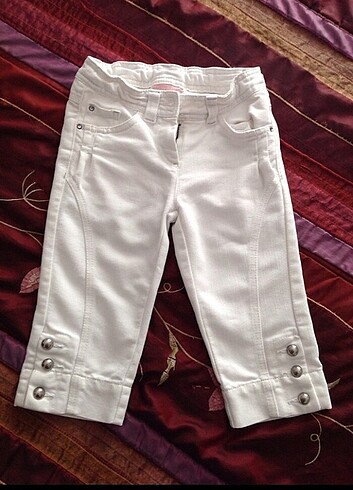 4 yaş LC Waikiki marka kız çocuk beyaz renkli kapri pantolon