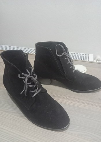 Siyah Minimalist Gotik Kadın Botları