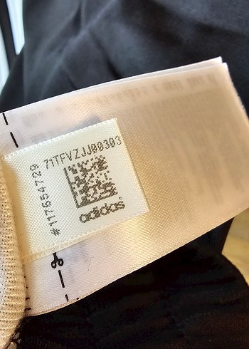s Beden siyah Renk ADIDAS SIYAH FERMUARLI CEKET/ KÜÇÜK ÜTÜ IZI VAR