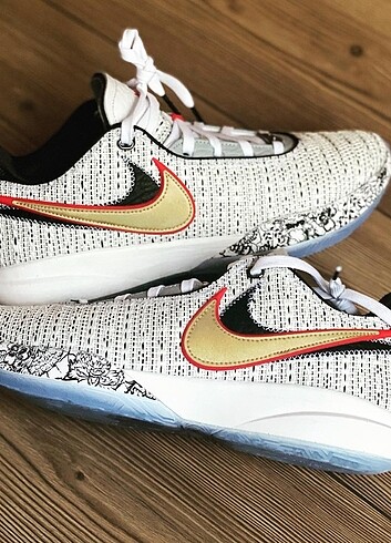 Nike LeBron 20 