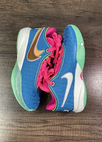Nike LeBron 20 