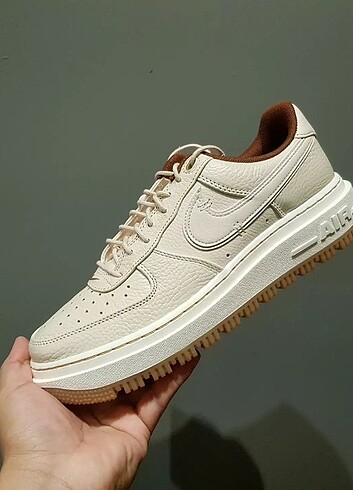 Nike Air Force 1 Luxe