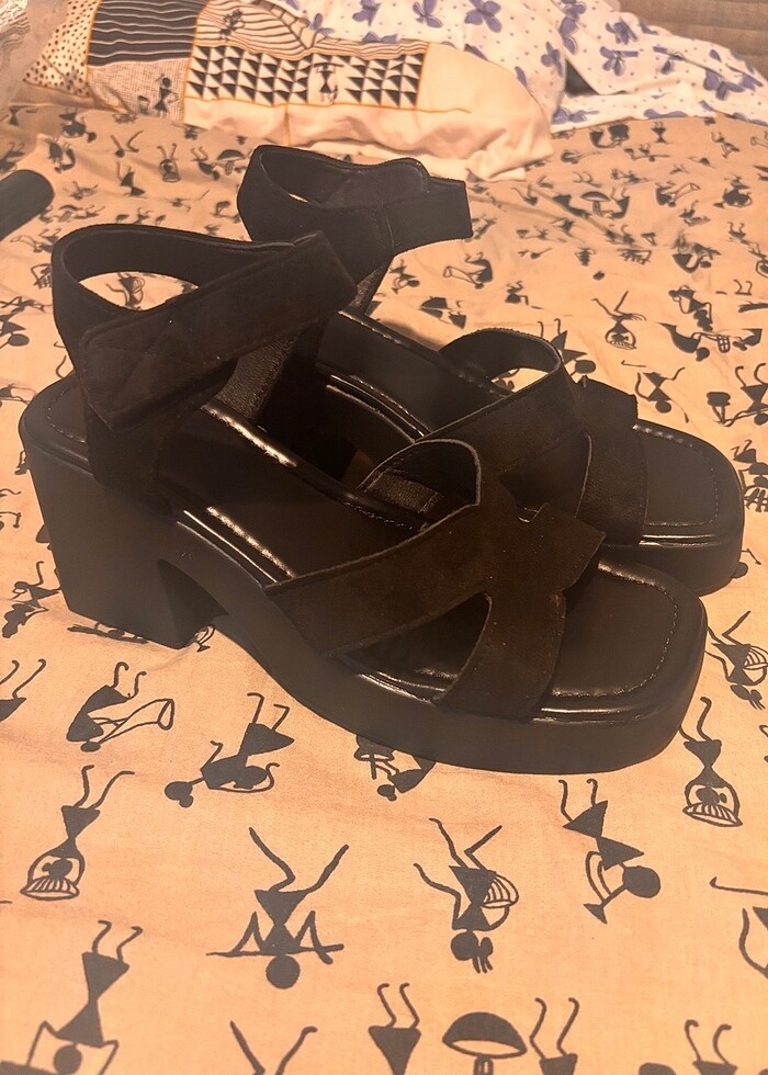 Siyah topuklu suet ayakkabi - Görsel 2