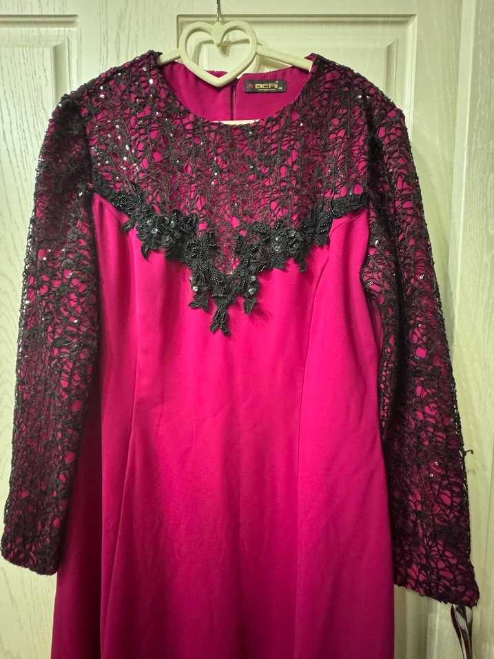 Uzun Kollu Pembe İşlemeli Abiye Elbise - Görsel 2