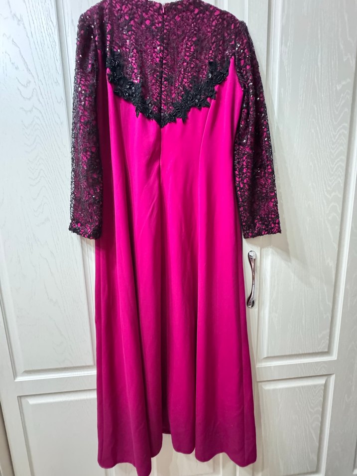 Uzun Kollu Pembe İşlemeli Abiye Elbise - Görsel 3