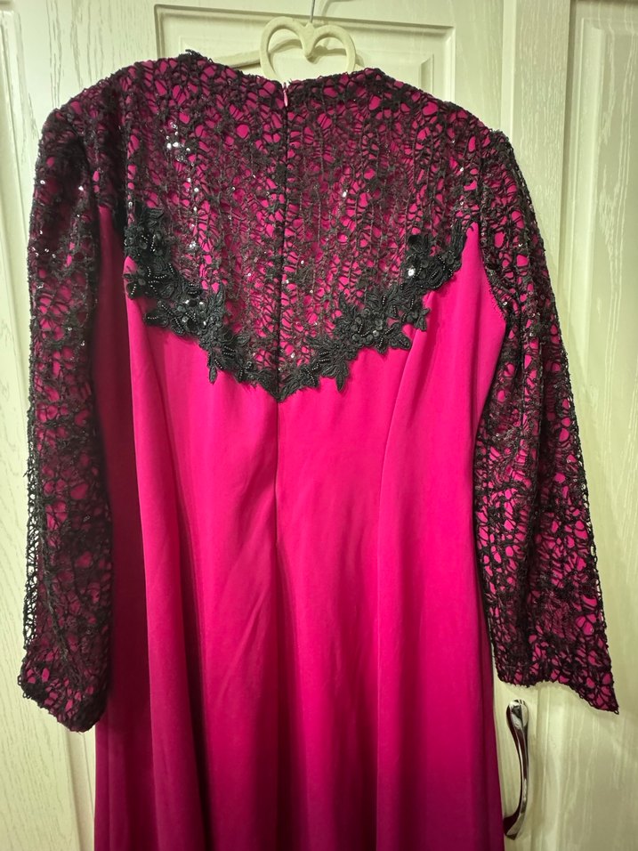 Uzun Kollu Pembe İşlemeli Abiye Elbise - Görsel 4