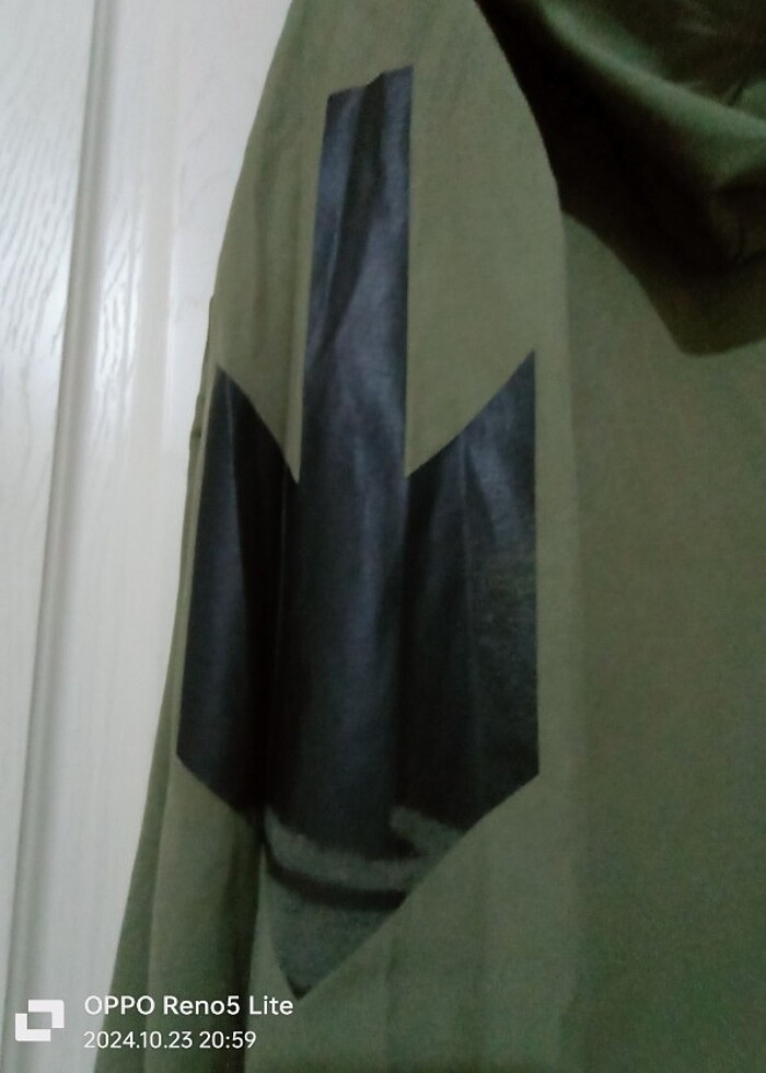 Haki yeşil kapşonlu mont - Görsel 3