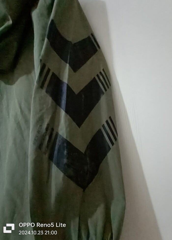 Haki yeşil kapşonlu mont - Görsel 4