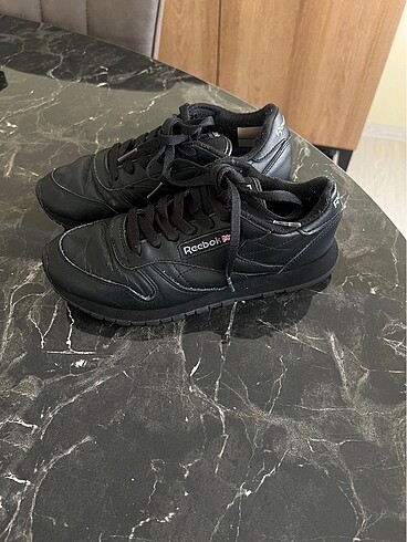 36 Beden siyah Renk Reebok ayakkabı