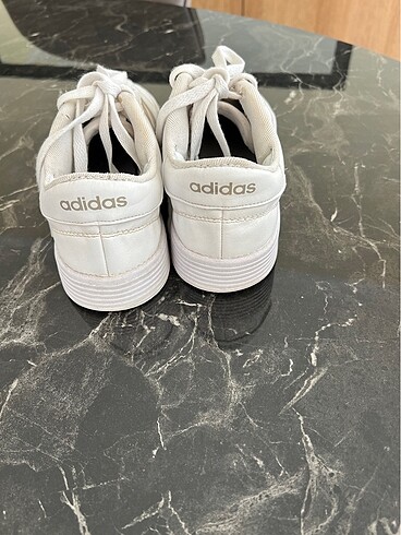 39 Beden beyaz Renk Adidas ayakkabı