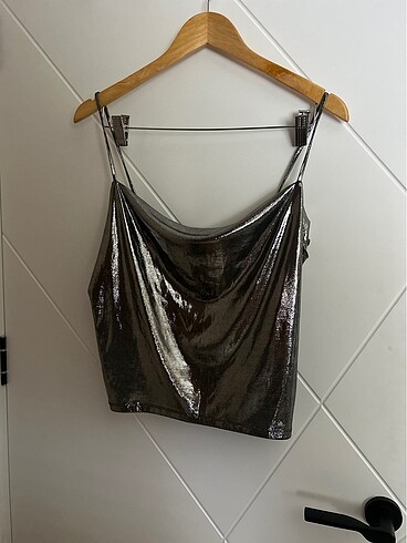 H&M marka Parlak askılı