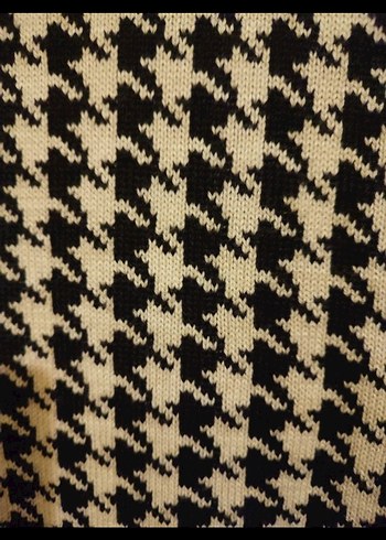 Ekose Desenli V Yaka Örgü Süveter - Görsel 4