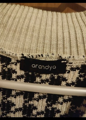 Ekose Desenli V Yaka Örgü Süveter - Görsel 5