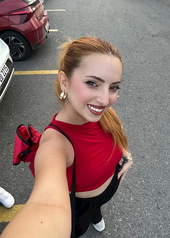 Kırmızı büzgülü crop