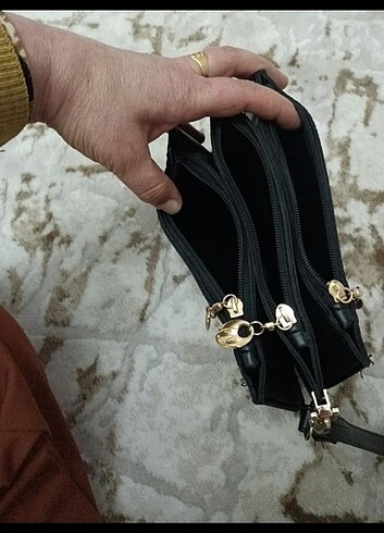  Beden siyah Renk GUESS el çantası
