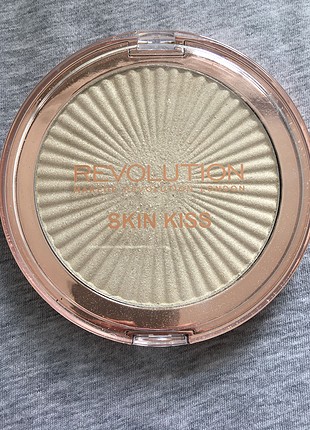 universal Beden Makeup revolution skin kiss aydınlatıcı