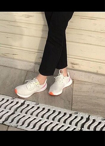 37,5 Beden beyaz Renk Nike orijinal ayakkabı 