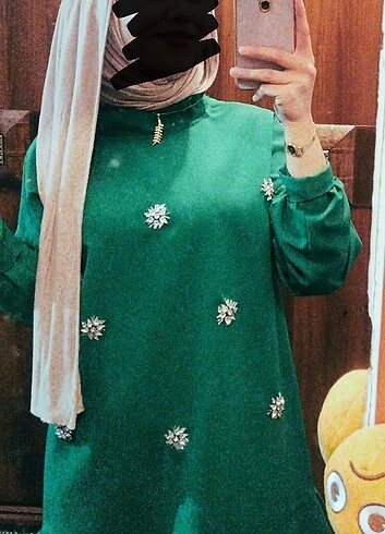 Yeşil taşlı tunik