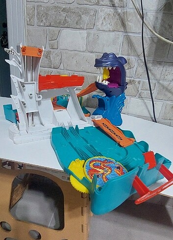 Beden Hot Wheels Cilgin sharky