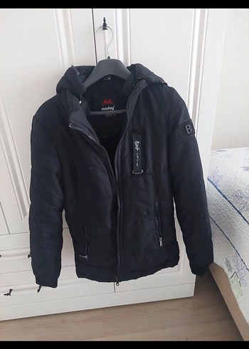 Kadın Siyah Kapüşonlu Kısa Mont - Görsel 2