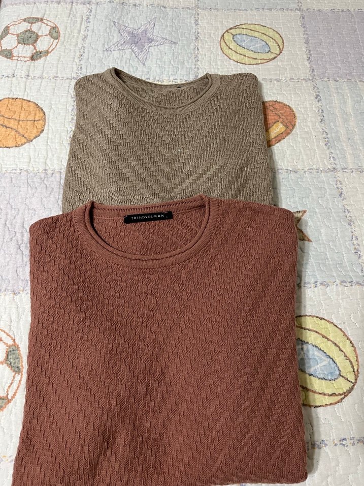 Erkek gülkurusı  ve bej Örgü Kazaklar - Görsel 2