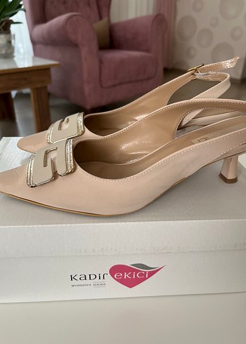 Bej Tokalı Stiletto Topuklu Kadın Ayakkabı