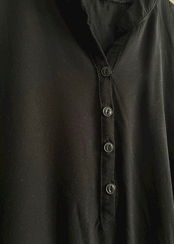 xs Beden Düğmeli V Yaka Siyah Viskon Bluz / vintage