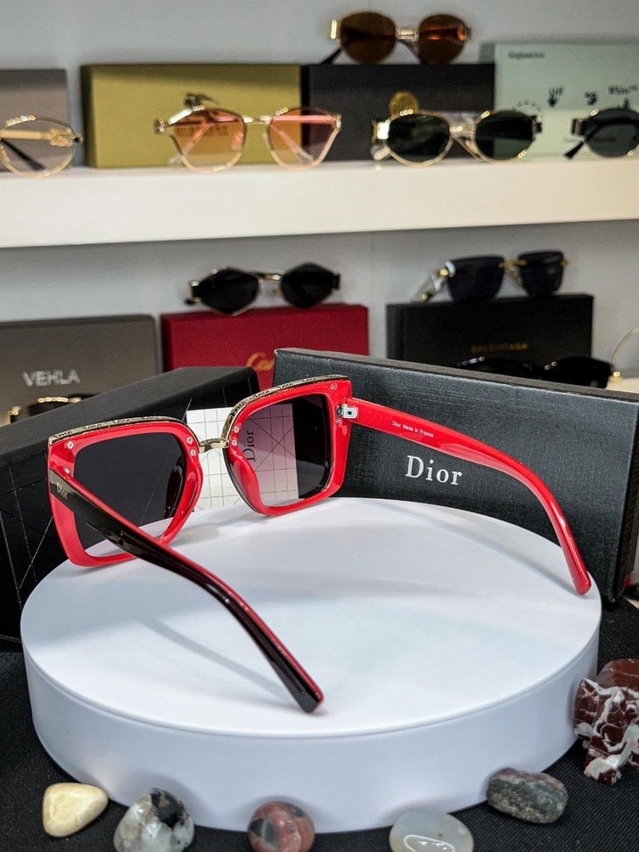 Dior Kırmızı i Güneş Gözlüğü - Görsel 2