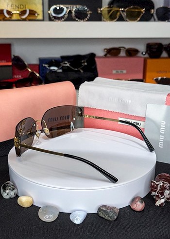 Miu Miu Siyah Füme Güneş Gözlüğü - Görsel 3