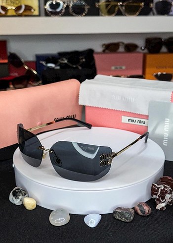 Miu Miu Siyah Füme Güneş Gözlüğü - Görsel 2