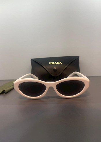 Prada Milano Beyaz Cat Eye Güneş Gözlüğü