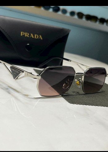 Prada Siyah Gümüş Güneş Gözlüğü