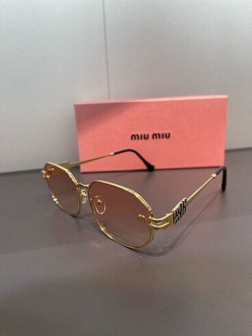 MiuMiu | Siyah, Kahverengi, Pembe Güneş Gözlüğü