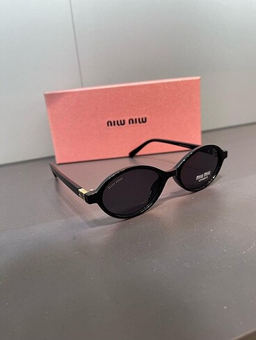 MiuMiu | Siyah Oval Güneş Gözlüğü