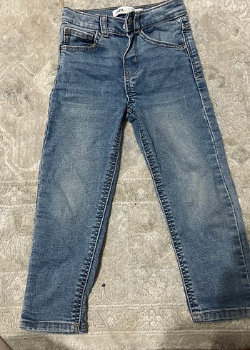 Zara 4 Yaş