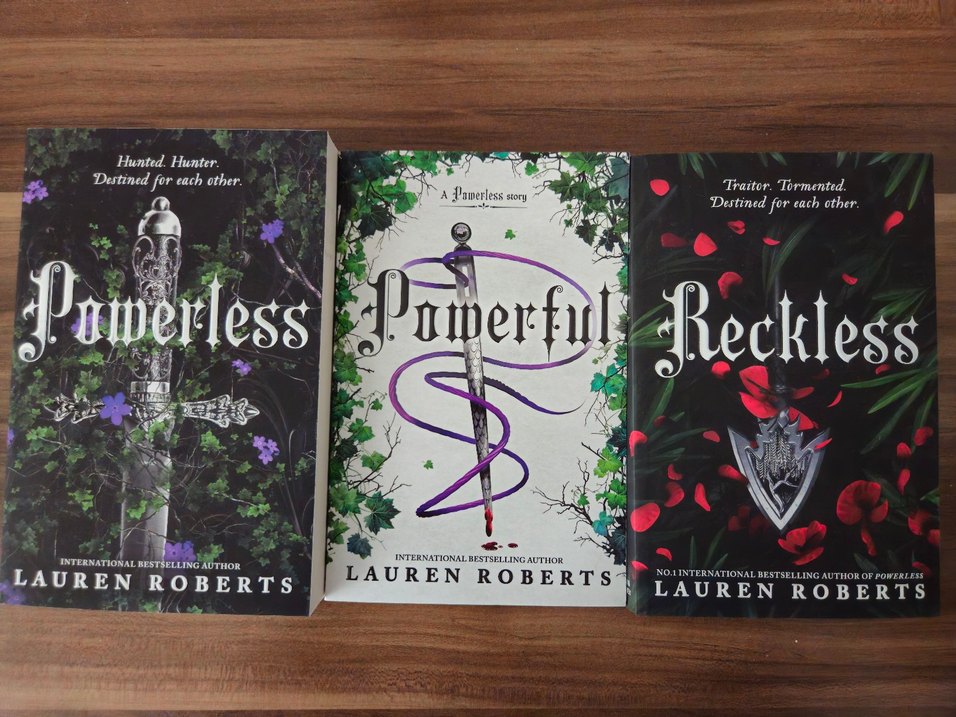 Lauren Roberts - Powerless Serisi - Görsel 3