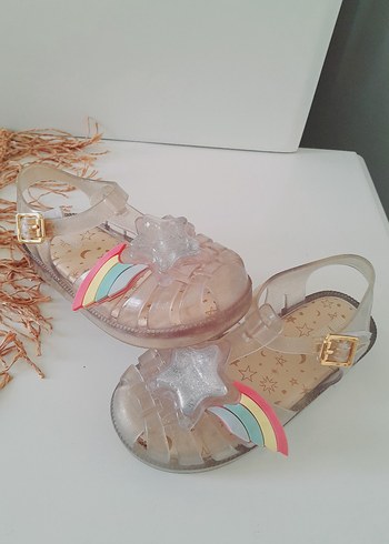 25 Beden Kız Çocuk Pastel Renkli Toka Detaylı Sandalet